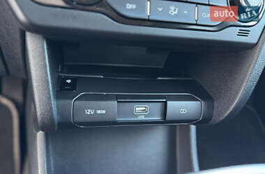 Внедорожник / Кроссовер Kia Niro 2019 в 