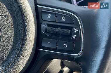 Внедорожник / Кроссовер Kia Niro 2016 в 