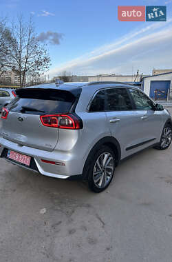 Внедорожник / Кроссовер Kia Niro 2017 в 