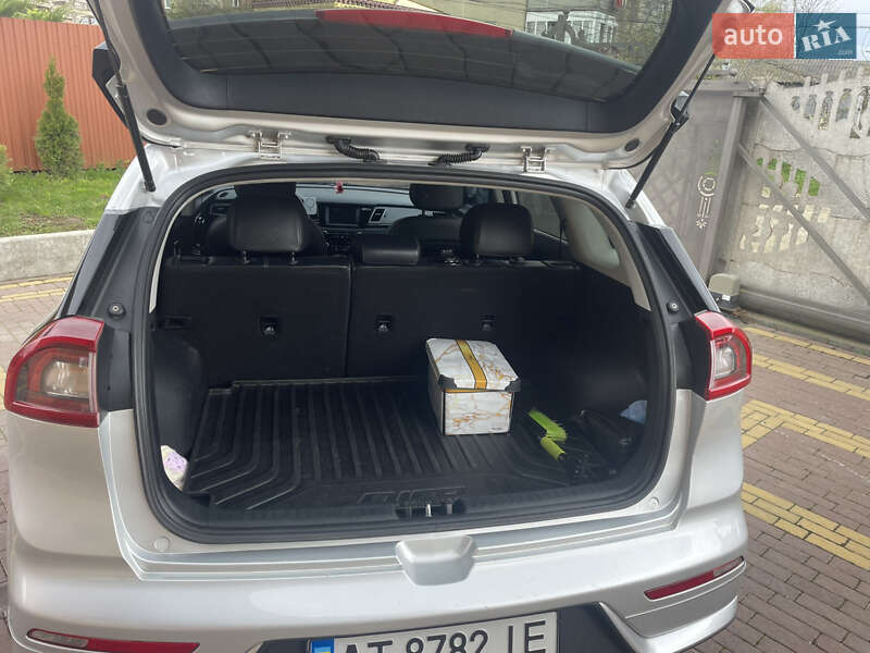 Внедорожник / Кроссовер Kia Niro 2017 в Отынии