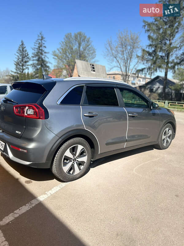 Позашляховик / Кросовер Kia Niro 2017 в 