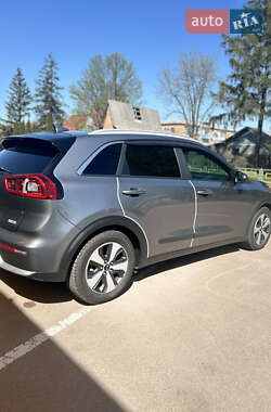 Позашляховик / Кросовер Kia Niro 2017 в 