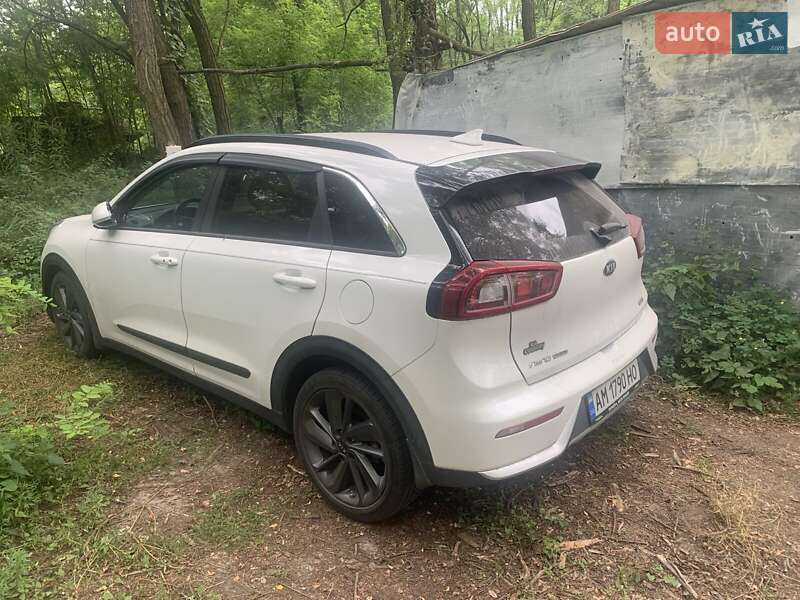 Позашляховик / Кросовер Kia Niro 2017 в Житомирі