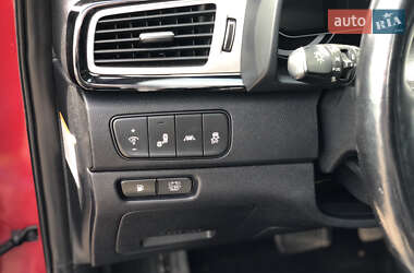 Внедорожник / Кроссовер Kia Niro 2017 в 