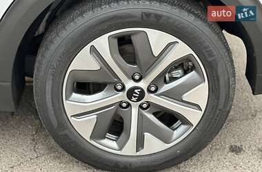 Позашляховик / Кросовер Kia Niro 2019 в 