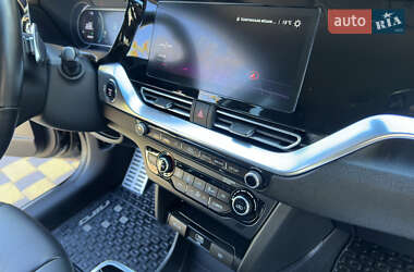 Позашляховик / Кросовер Kia Niro 2022 в 