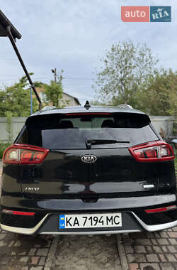Внедорожник / Кроссовер Kia Niro 2017 в 