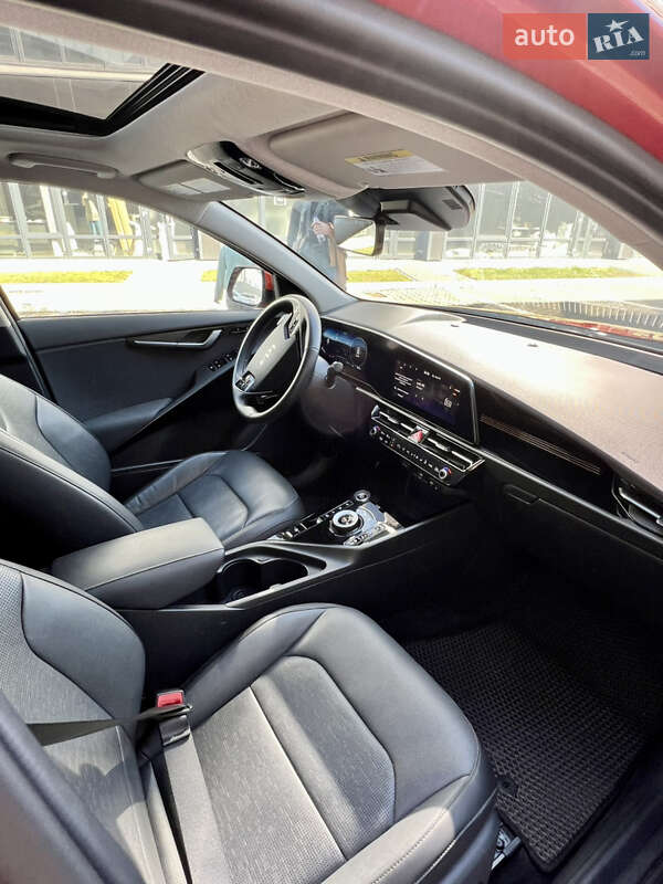 Позашляховик / Кросовер Kia Niro 2023 в Івано-Франківську