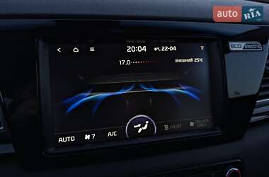 Позашляховик / Кросовер Kia Niro 2020 в 