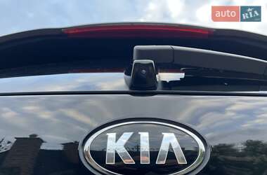 Позашляховик / Кросовер Kia Niro 2019 в 