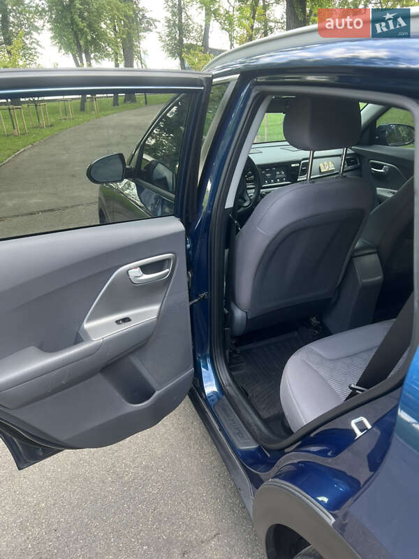 Внедорожник / Кроссовер Kia Niro 2017 в Киеве