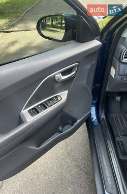 Позашляховик / Кросовер Kia Niro 2017 в Києві