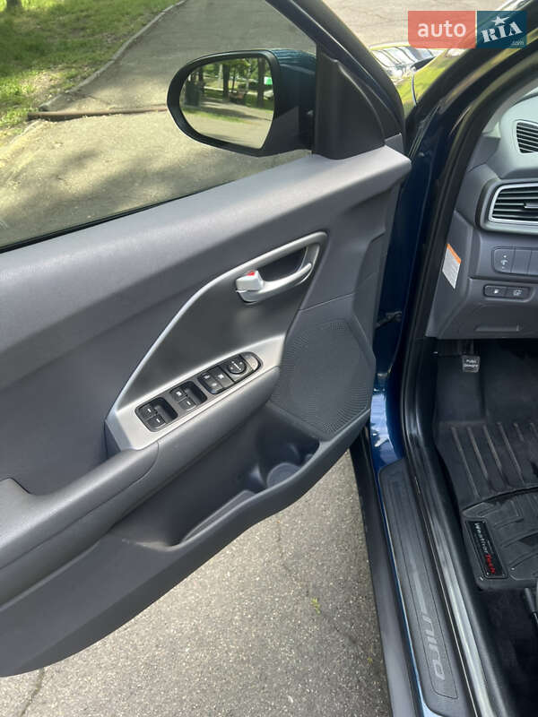 Внедорожник / Кроссовер Kia Niro 2017 в Киеве