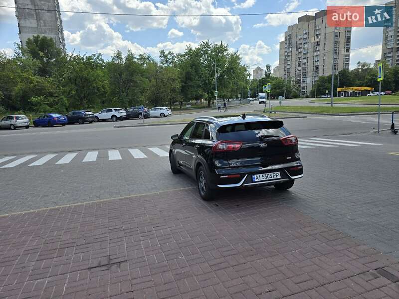 Внедорожник / Кроссовер Kia Niro 2017 в Киеве