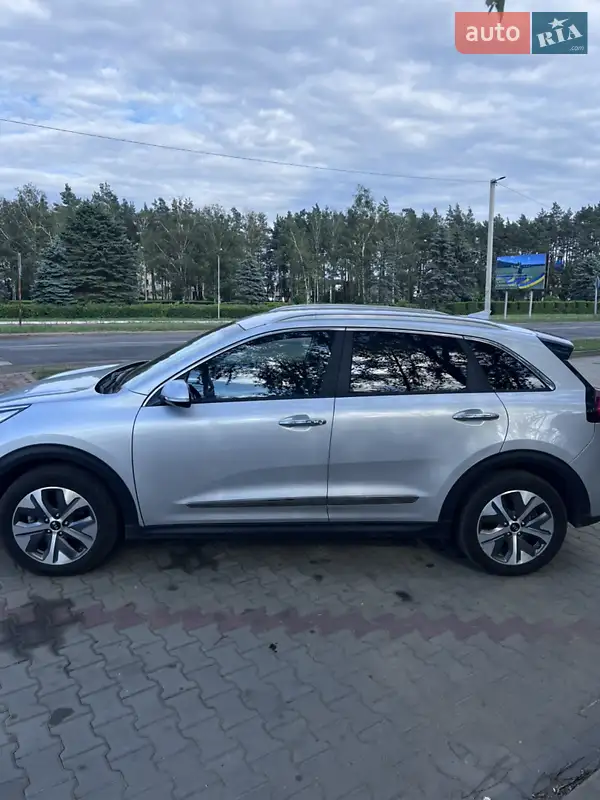 Kia Niro 2021 VIN KNACC81GFM5101820 фото оголошення 2 з 38