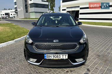 Позашляховик / Кросовер Kia Niro 2016 в 