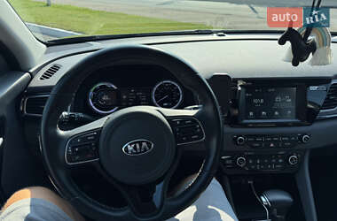 Позашляховик / Кросовер Kia Niro 2016 в 