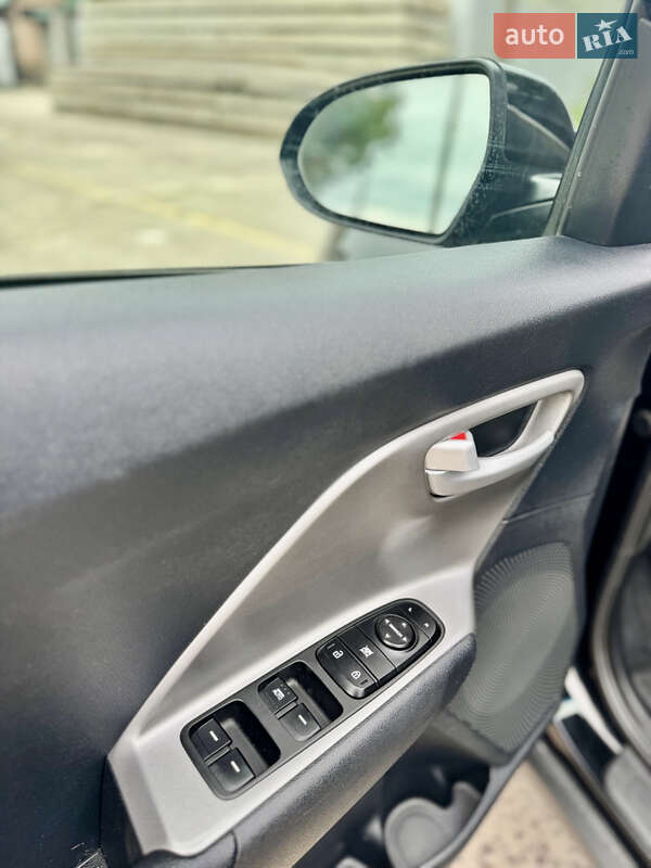 Внедорожник / Кроссовер Kia Niro 2018 в Киеве