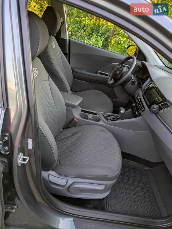 Позашляховик / Кросовер Kia Niro 2017 в Івано-Франківську