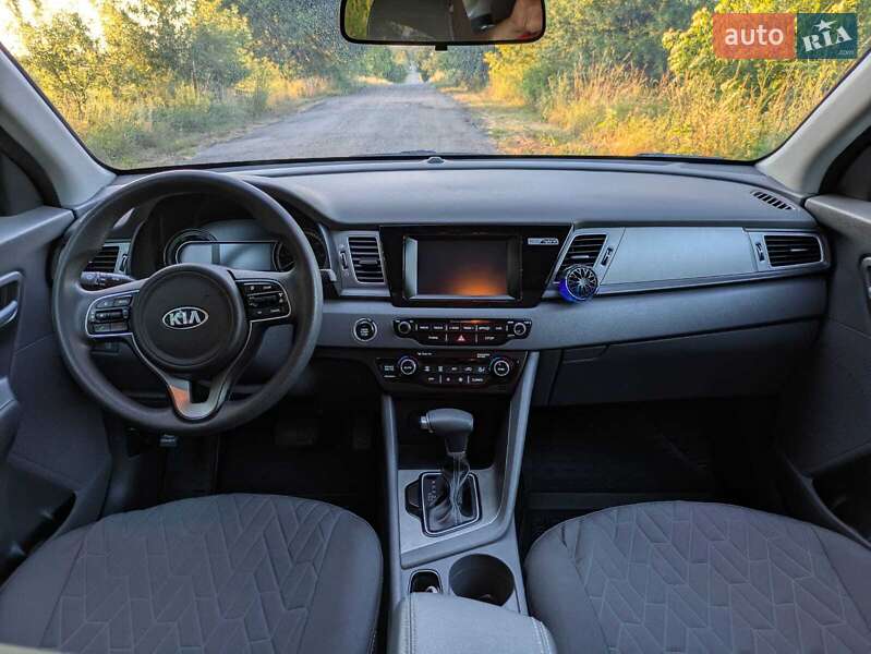 Позашляховик / Кросовер Kia Niro 2017 в Івано-Франківську