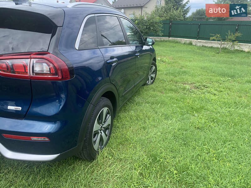 Внедорожник / Кроссовер Kia Niro 2018 в Буске