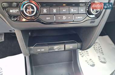Внедорожник / Кроссовер Kia Niro 2021 в 