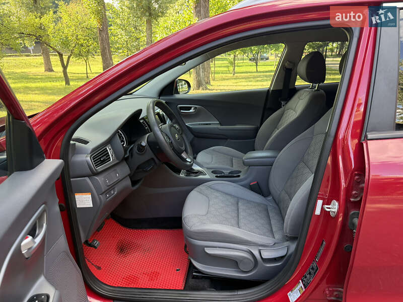 Внедорожник / Кроссовер Kia Niro 2017 в Киеве