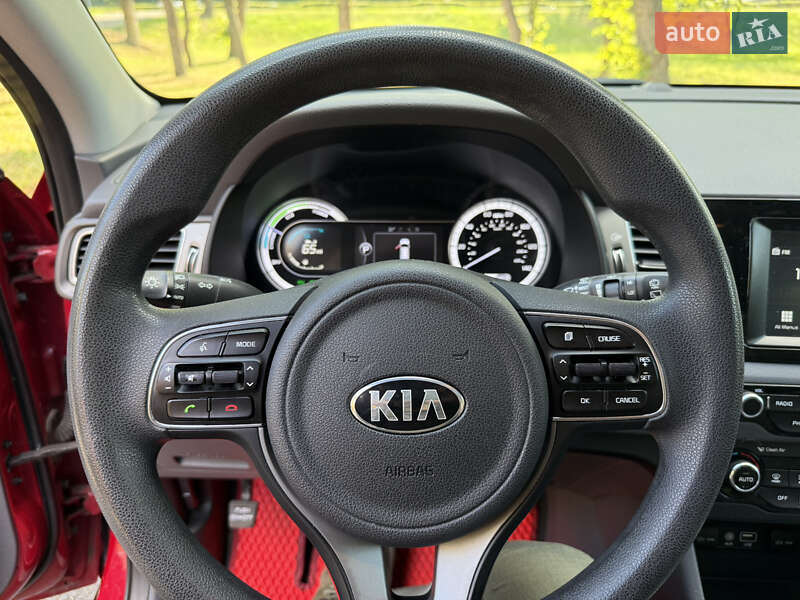 Внедорожник / Кроссовер Kia Niro 2017 в Киеве