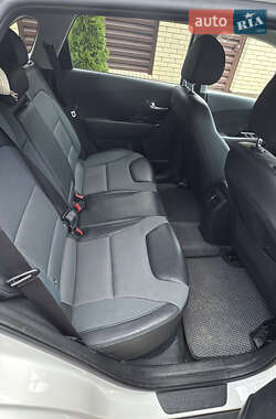 Позашляховик / Кросовер Kia Niro 2018 в Полтаві