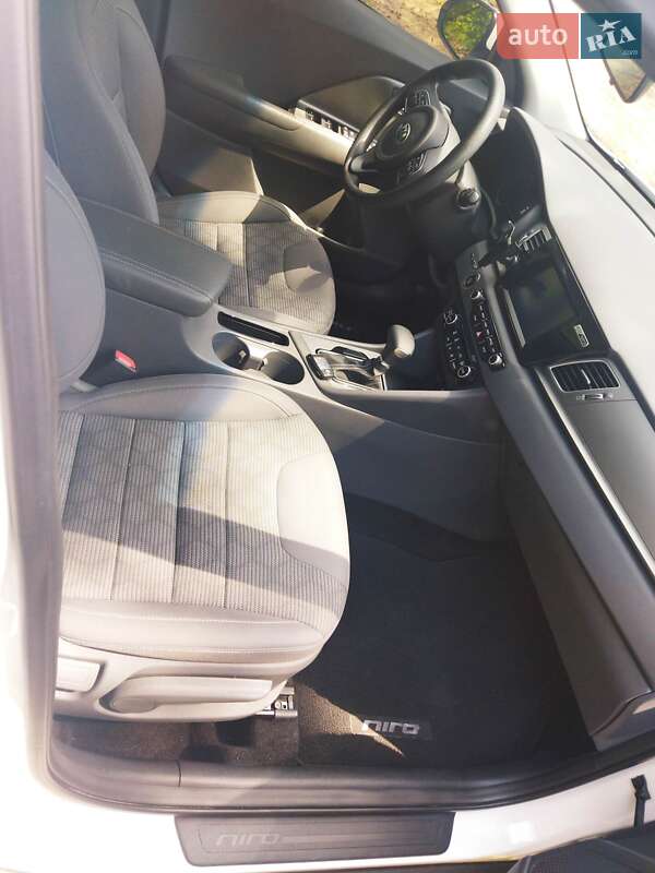 Позашляховик / Кросовер Kia Niro 2019 в Рівному фото 11 Позашляховик / Кросовер Kia Niro 2019 в Рівному