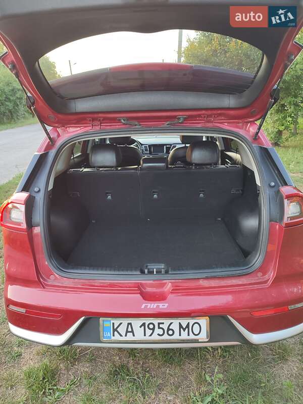 Внедорожник / Кроссовер Kia Niro 2017 в Черкассах фото 7 Внедорожник / Кроссовер Kia Niro 2017 в Черкассах