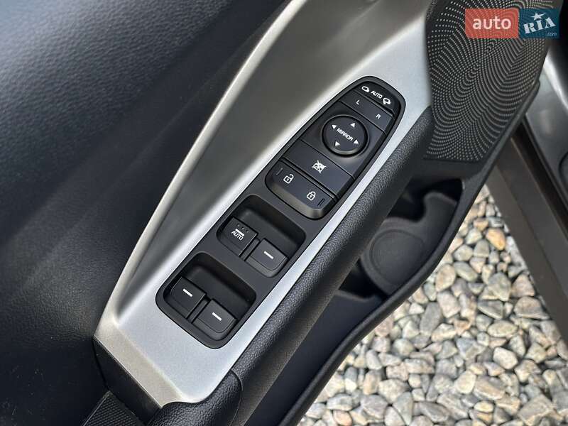 Позашляховик / Кросовер Kia Niro 2020 в Львові