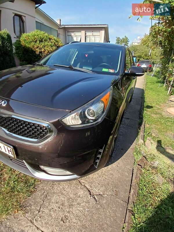 Внедорожник / Кроссовер Kia Niro 2017 в Ивано-Франковске