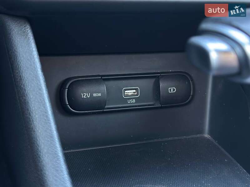 Позашляховик / Кросовер Kia Niro 2020 в Києві фото 26 Позашляховик / Кросовер Kia Niro 2020 в Києві