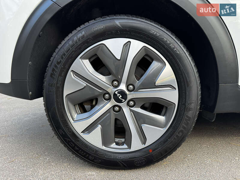 Внедорожник / Кроссовер Kia Niro 2022 в Киеве