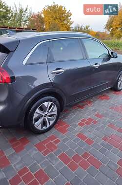 Позашляховик / Кросовер Kia Niro 2018 в 
