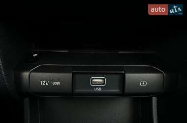 Позашляховик / Кросовер Kia Niro 2020 в  фото 16 Позашляховик / Кросовер Kia Niro 2020 в