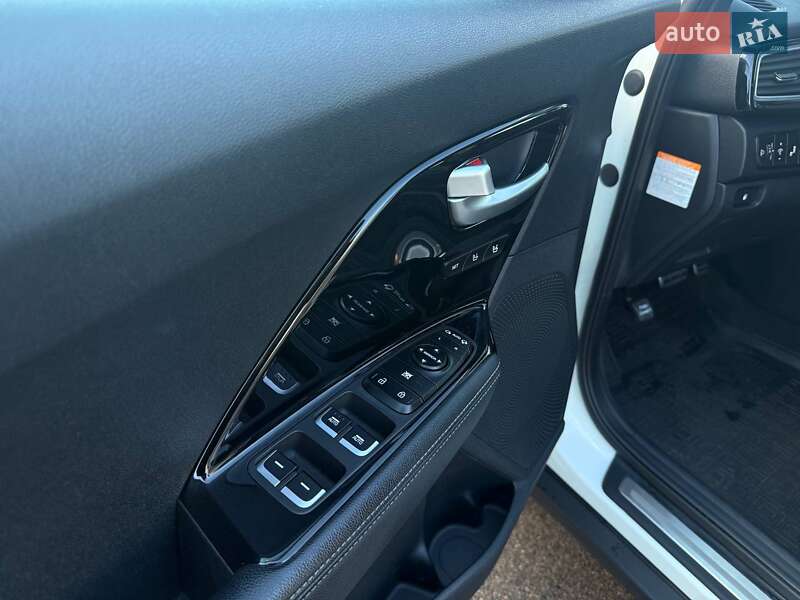 Внедорожник / Кроссовер Kia Niro 2017 в Киеве фото 10 Внедорожник / Кроссовер Kia Niro 2017 в Киеве