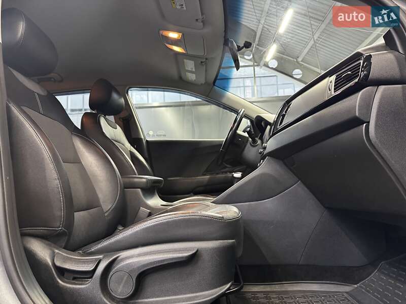 Внедорожник / Кроссовер Kia Niro 2017 в Киеве фото 34 Внедорожник / Кроссовер Kia Niro 2017 в Киеве