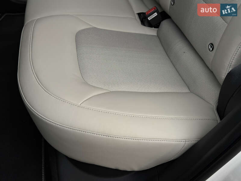 Внедорожник / Кроссовер Kia Niro 2023 в Дрогобыче