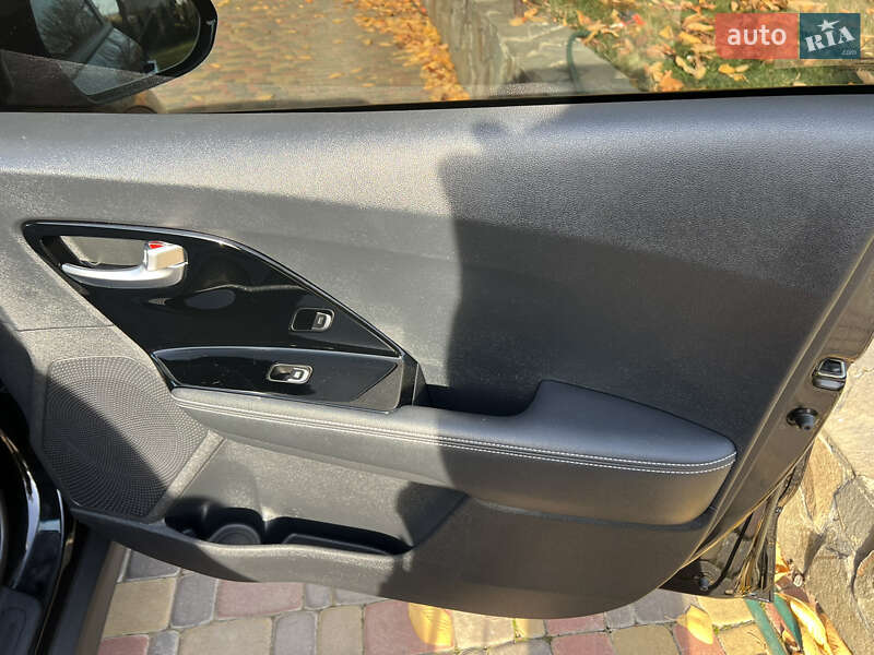 Позашляховик / Кросовер Kia Niro 2020 в Чернівцях