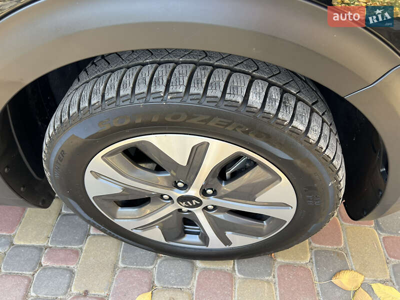 Позашляховик / Кросовер Kia Niro 2020 в Чернівцях