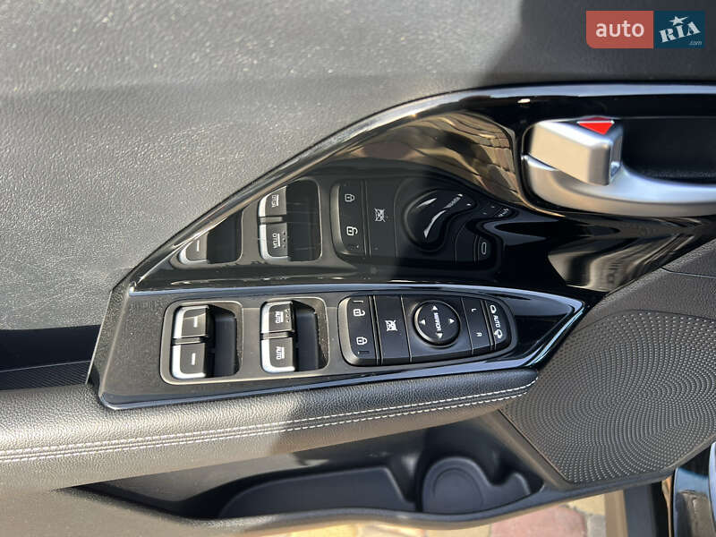 Позашляховик / Кросовер Kia Niro 2020 в Чернівцях