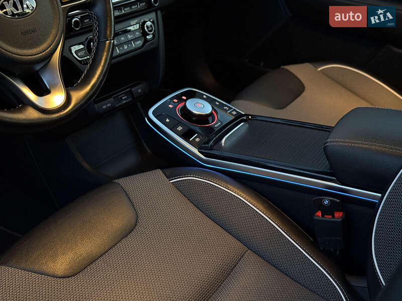 Внедорожник / Кроссовер Kia Niro 2020 в Новой Ушице