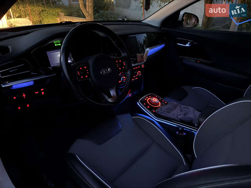 Внедорожник / Кроссовер Kia Niro 2020 в Новой Ушице