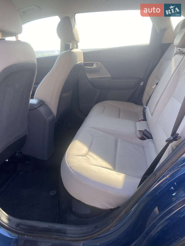 Внедорожник / Кроссовер Kia Niro 2017 в Умани