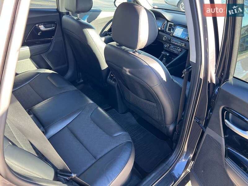 Внедорожник / Кроссовер Kia Niro 2017 в Кременчуге