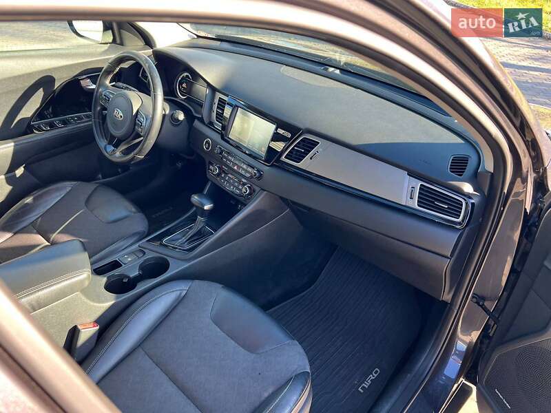 Внедорожник / Кроссовер Kia Niro 2017 в Кременчуге