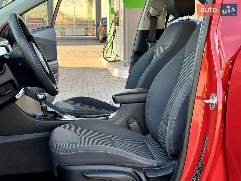 Внедорожник / Кроссовер Kia Niro 2017 в Житомире фото 29 Внедорожник / Кроссовер Kia Niro 2017 в Житомире