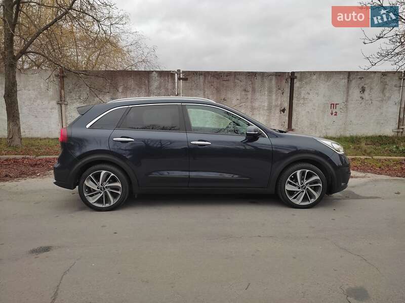 Позашляховик / Кросовер Kia Niro 2017 в Звягелі